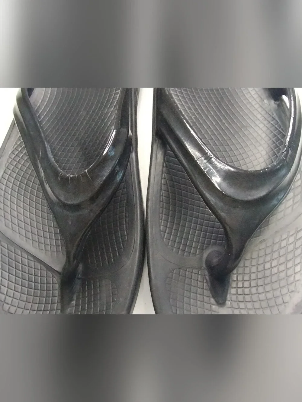 OOFOS Black Cushioned Flip Flop Sandals